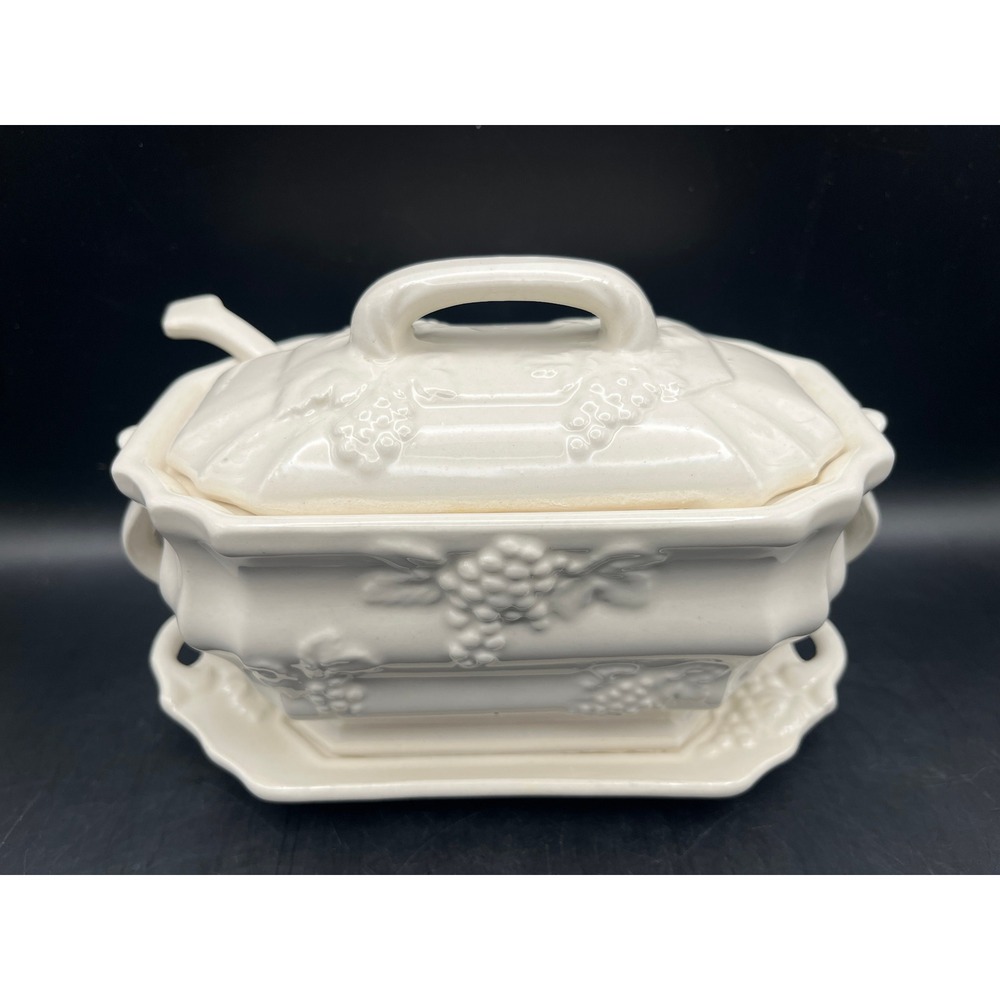 Vtg Cream Ceramic Kitchen King Gravy Boat Tureen Lid Ladle Underplate Grapevine